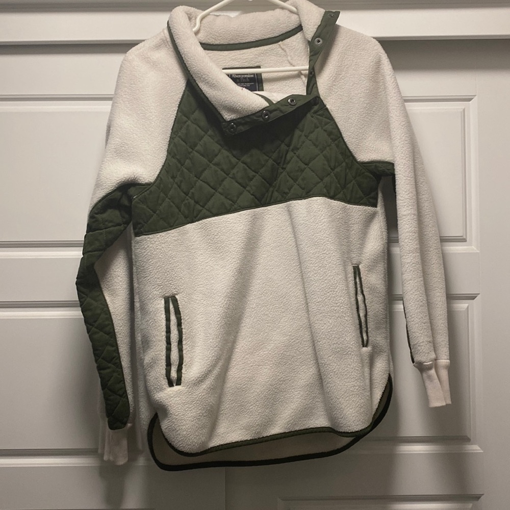 Cute pullover!
